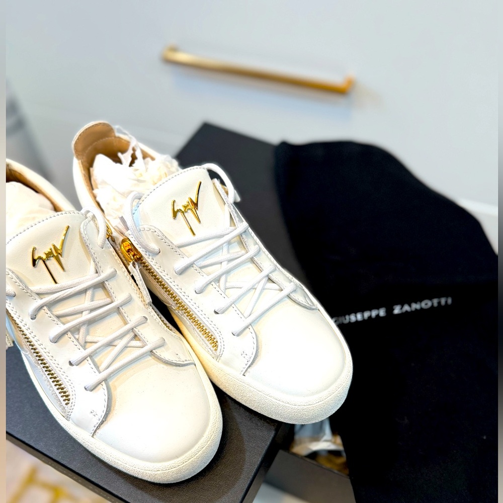 Authentic Giuseppe Zanotti May London Sneakers - White & Gold US 8 - 8.5/ EU39